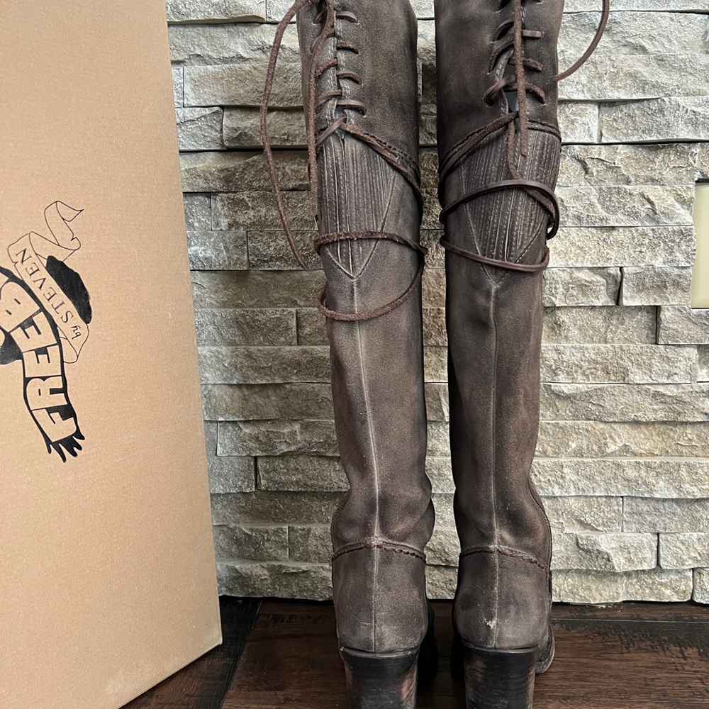 PRICE DROP! Freebird Brown Heeled Boots with Relaxed Elegance - Picture 5 of 8